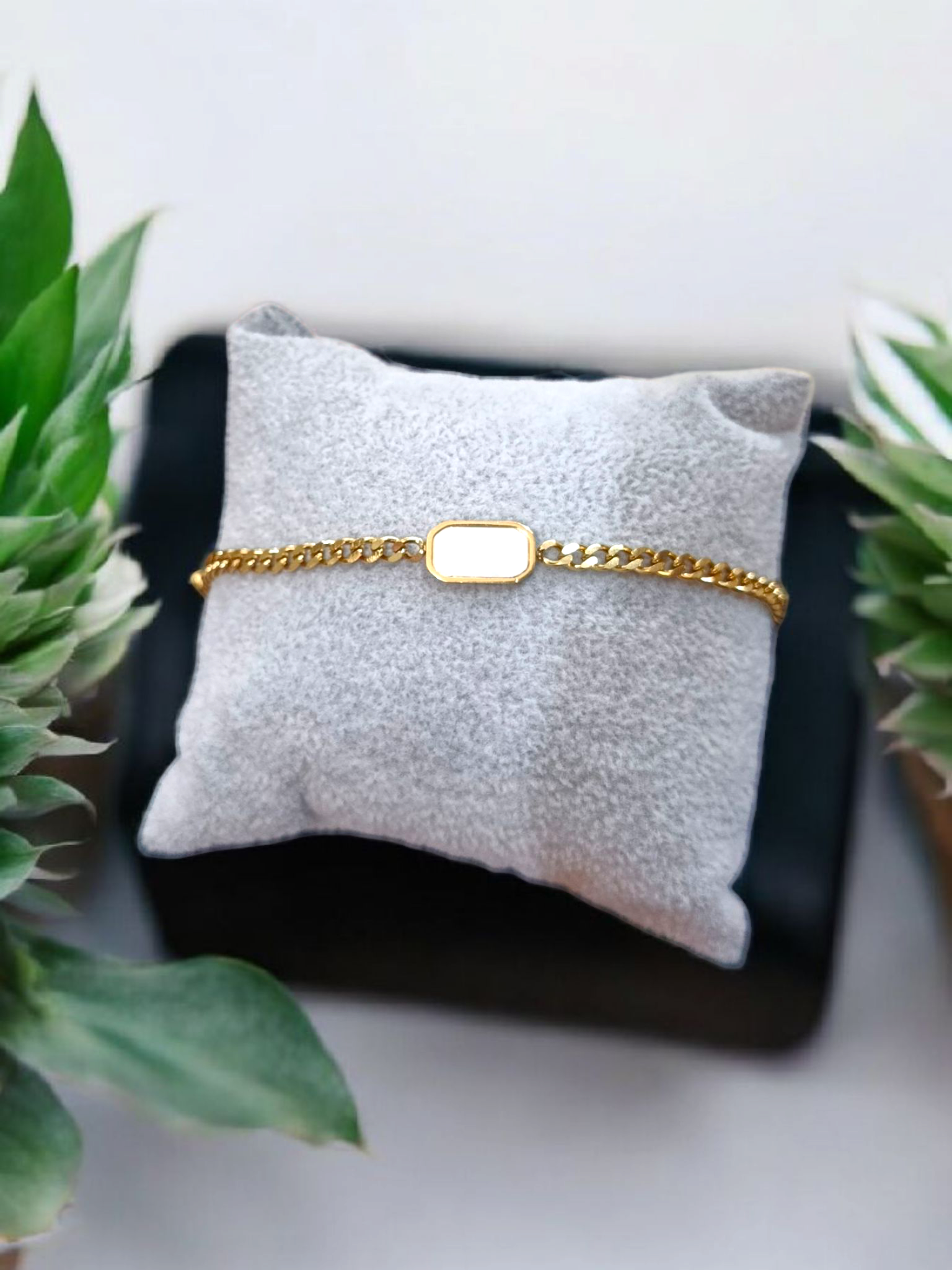 gold bracelet white stone 022